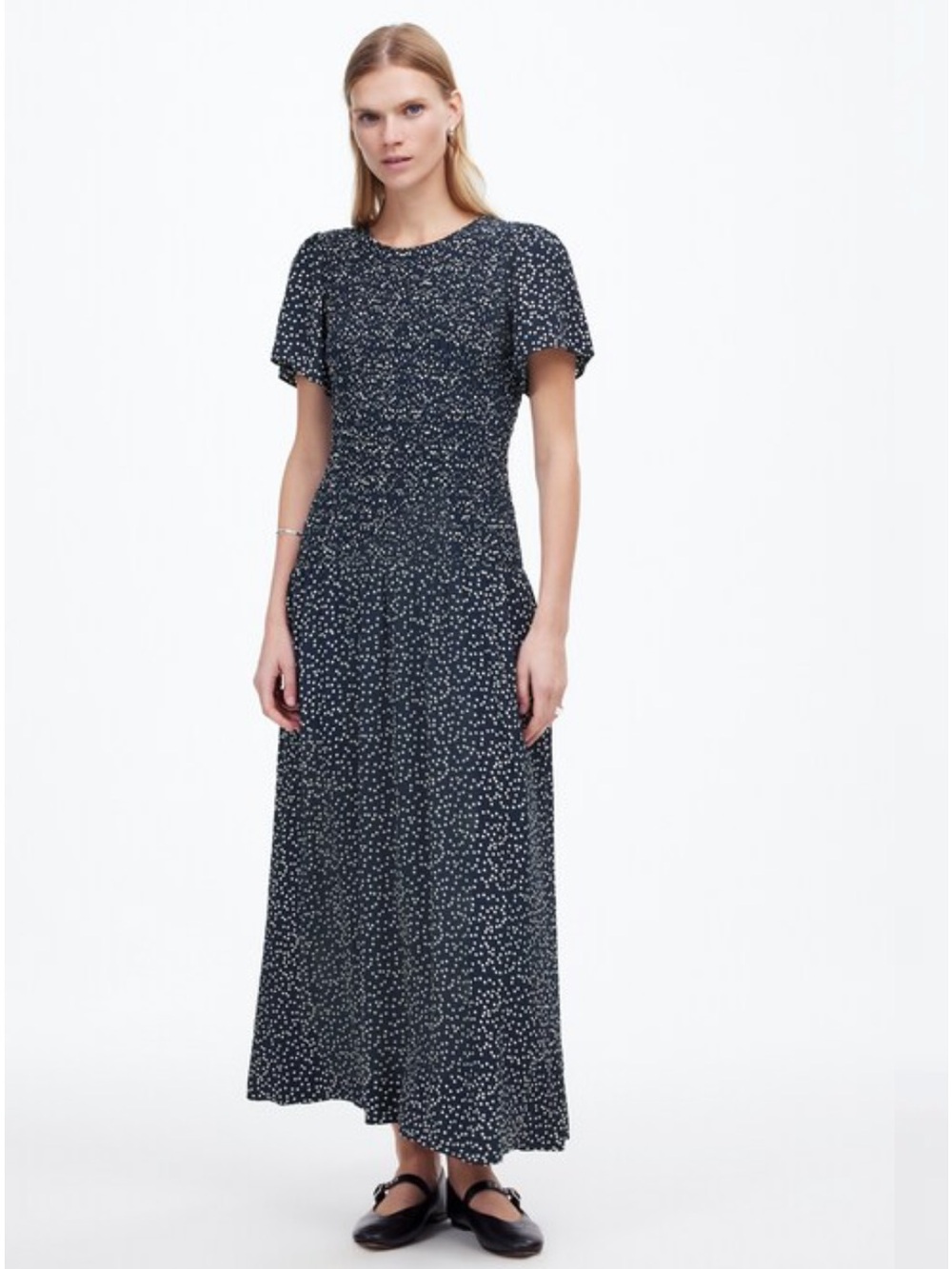 Madewell Dress Flutter-Sleeve Smocked Midi
Dress in Floral Cottagecore
